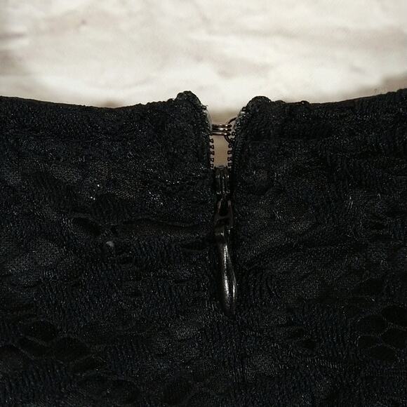 A Mika & Gala Women's Black Floral Lace V Neck Short Romper NWT Size XS 0 2 UK-6 - Picture 12 of 12